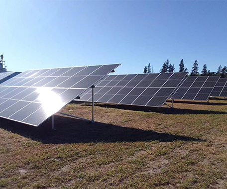 Sistema di montaggio solare con fondazione a vite da terra 1,5 MW