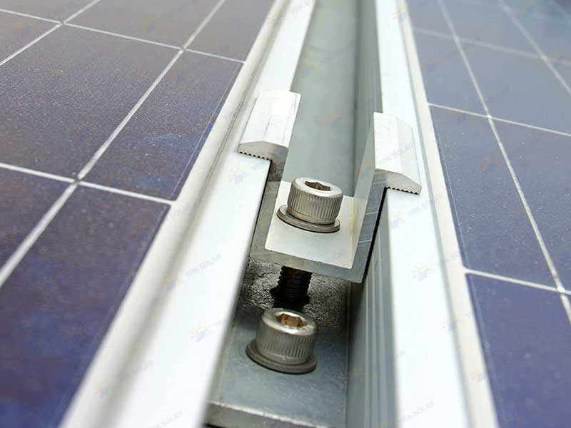 Struttura di montaggio fotovoltaica in alluminio con morsetto medio per pannello solare