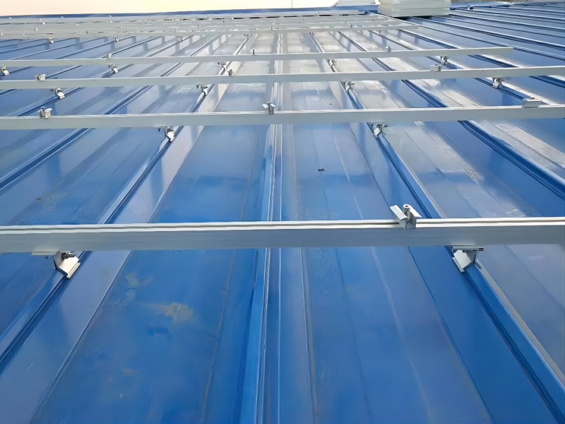 Morsetto per aggraffatura solare trapezoidale in alluminio per tetto personalizzato