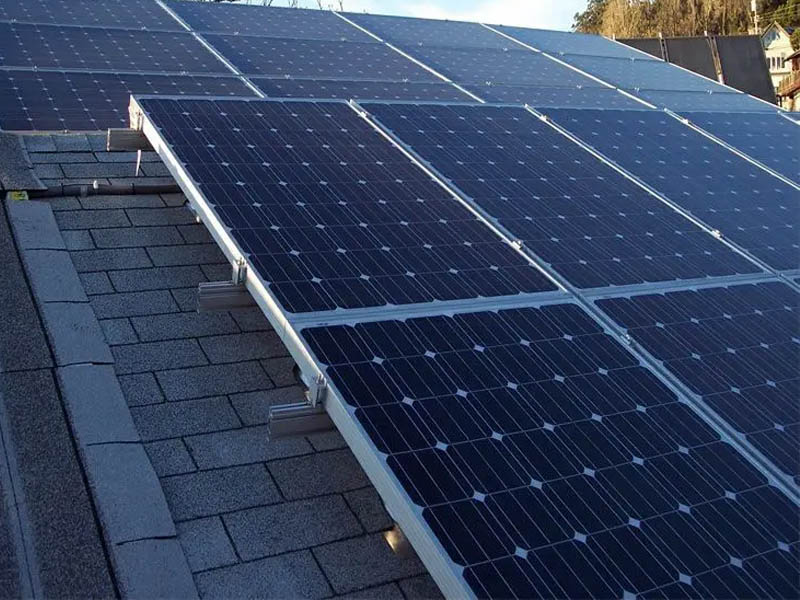 Sistema di montaggio su binario in alluminio per pannelli solari fotovoltaici per tetto a scandole YRK-Roof05
